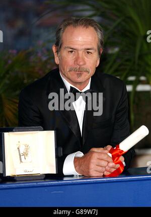 Festival de Cannes 2005 - Prix.L'acteur américain Tommy Lee Jones lors de la cérémonie de remise des prix à la Riviera Terrance. Banque D'Images