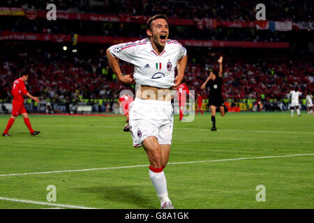 Football - Ligue des champions de l'UEFA - finale - AC Milan / Liverpool - Stade olympique Ataturk.Andriy Shevchenko, de l'AC Milan, fête ses scores uniquement pour le but à exclure du côté opposé Banque D'Images