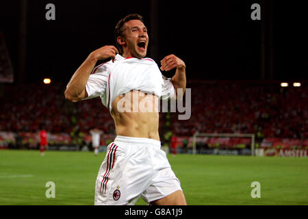 Football - Ligue des champions de l'UEFA - finale - AC Milan / Liverpool - Stade olympique Ataturk.Andriy Shevchenko, de l'AC Milan, fête ses scores uniquement pour le but à exclure du côté opposé Banque D'Images