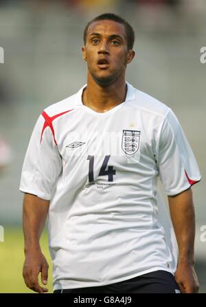 Football - Tournoi de Toulon 2005 - Groupe B - Angleterre / Tunisie - Stade Mayol. Wayne Routledge d'Angleterre Banque D'Images