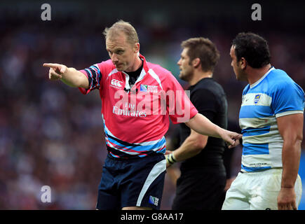 Arbitre Wayne Barnes lors du match de rugby de la coupe du monde au stade Wembley, Londres. APPUYEZ SUR ASSOCIATION photo. Date de la photo: Dimanche 20 septembre 2015. Voir l'histoire de PA RUGBYU Nouvelle-Zélande. Le crédit photo devrait se lire comme suit : Mike Egerton/PA Wire. Banque D'Images