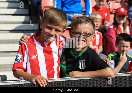 Football - Barclays Premier League - Stoke City / Leicester City - Britannia Stadium.Les fans de stoke City dans les stands Banque D'Images