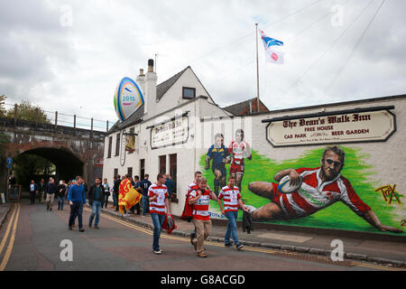 Les fans d'Écosse et du Japon pourront prendre un verre au Dean's Walk Inn avant le match de la coupe du monde de rugby au stade Kingsholm, Gloucester. Banque D'Images