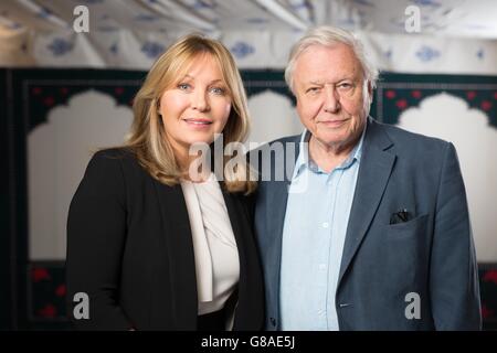 Kirsty Young et Sir David Attenborough lancent le festival radio Times au Green at Hampton court Palace avec un événement spécial mettant en vedette Sir David Attenborough qui prend maintenant sa place dans le premier Hall of Fame du radio Times, qui parle de ses 60 ans de diffusion. Banque D'Images