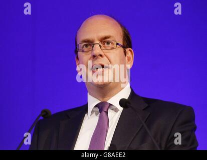 Mark téméraire, porte-parole économique, prononce un discours lors de la conférence annuelle UKIP à l'hippodrome de Doncaster. Banque D'Images