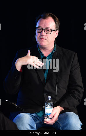 Festival radio Times 2015.Russell T Davies discute de sa vie au Festival radio Times sur le green au palais de Hampton court.Londres. Banque D'Images