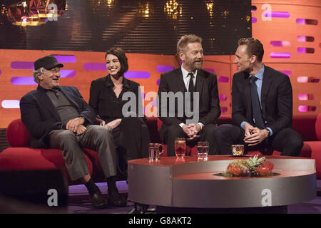 (De gauche à droite) Robert de Niro, Anne Hathaway, Sir Kenneth Branagh et Tom Hiddleston pendant le tournage du Graham Norton Show aux London Studios, pour que le spectacle soit transmis vendredi 2 octobre. Banque D'Images