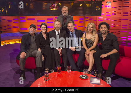 (De gauche à droite) Robert de Niro, Anne Hathaway, Sir Kenneth Branagh, Graham Norton, Tom Hiddleston, Crissie Rhodes et Ben Earle pendant le tournage du Graham Norton Show aux London Studios, pour que le spectacle soit transmis le vendredi 2 octobre. Banque D'Images