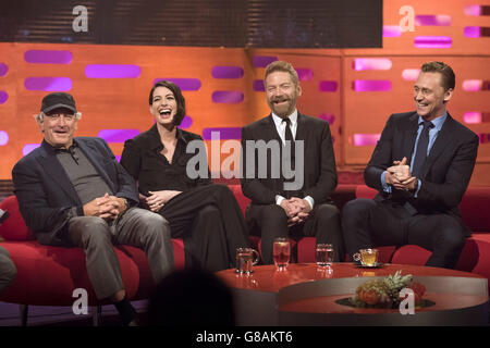 (De gauche à droite) Robert de Niro, Anne Hathaway, Sir Kenneth Branagh et Tom Hiddleston pendant le tournage du Graham Norton Show aux London Studios, pour que le spectacle soit transmis vendredi 2 octobre. Banque D'Images