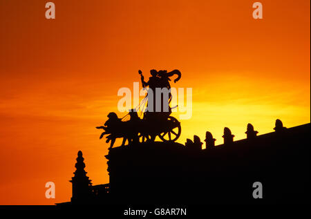 Statues sur haut de Semperoper, Dresden, Allemagne Banque D'Images