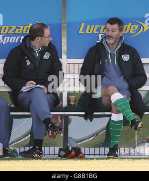 Martin O'Neil, directeur de la République d'Irlande, et Roy Keane (à droite), directeur adjoint lors d'une session de formation au FAI National Training Centre, Dublin. Banque D'Images