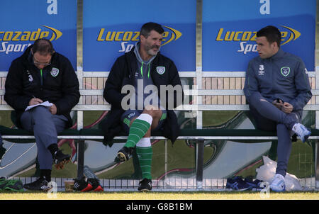 Martin O'Neil, directeur de la République d'Irlande (à gauche), Roy Keane, directeur adjoint, et Seamus Coleman (à droite) lors d'une session de formation au Centre national de formation FAI, à Dublin. Banque D'Images