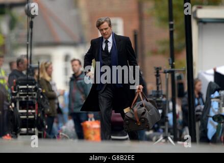 Colin Firth sur place à Islington, Londres, pendant le tournage de Bridget Jones's Baby, le troisième épisode de la franchise Bridget Jones. Banque D'Images