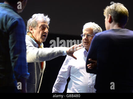 Le parolier Alain Boubliil et le directeur Cameron Mackintosh lors de la répétition du gala des Miserables du 30e anniversaire de Save the Children qui s'est tenu au Queen's Theatre de Londres Banque D'Images