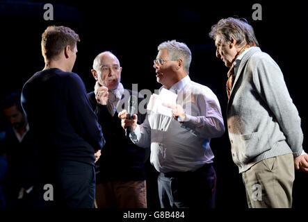 Le compositeur Claude-Michel Schonberg, le directeur Cameron Mackintosh et le parolier Alain Boubliil lors de la répétition du Gala des Miserables du 30e anniversaire, en aide à Save the Children, au Queen's Theatre de Londres Banque D'Images