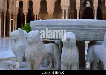 Cour des Lions, le Patio de los Leones, Palais Nasrides, Alhambra, Granada, Andalousie, Espagne Banque D'Images