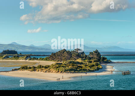 L'ajonc, entrée du port d'Otago, Dunedin, Otago, île du Sud, Nouvelle-Zélande. Les dunes de sable et la mole Aramoana