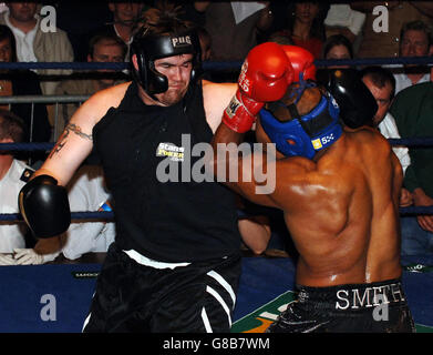 Celebrity Charity Match de boxe - Bethnal Green Banque D'Images