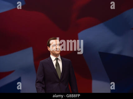 Le chancelier George Osborne s’adresse à la conférence du Parti conservateur à Manchester. Banque D'Images