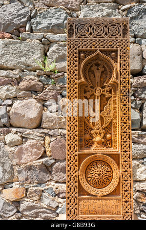 Khatchkar à Gaghard finement gravée, l'Arménie. Banque D'Images