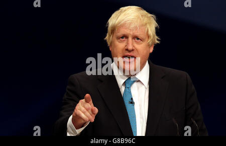 Boris Johnson, député d'Uxbridge, prononce son discours à la conférence du Parti conservateur à Manchester Central. Banque D'Images