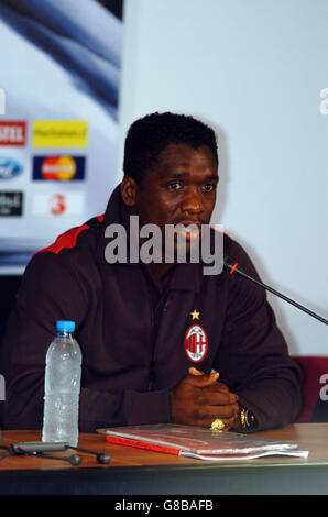 Football - UEFA Champions League - final - AC Milan / Liverpool - AC Milan Press Conference - Ataturk Olympic Stadium.Clarence Seedorf, CA Milan Banque D'Images