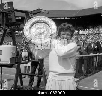 Tennis - Wimbledon - féminin - Final - Billie Jean King v Maria Bueno - Centre Court Banque D'Images