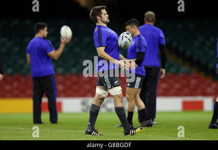 Rugby Union - coupe du monde de Rugby 2015 - New Zealand Captain's Run - Millennium Stadium.Richie McCaw de Nouvelle-Zélande pendant la course du capitaine au Millennium Stadium de Cardiff. Banque D'Images