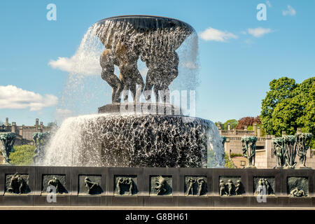 Fontaine dans le parc Frogner Oslo Norvège Banque D'Images