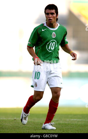 Football - Tournoi de Toulon 2005 - Groupe A - Japon / Mexique - Stade Mayol. Carlos Balcazar, Mexique Banque D'Images