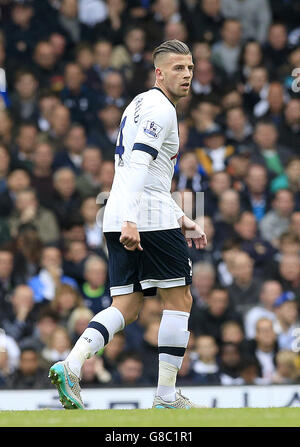 Toby Alderweireld de Tottenham Hotspur pendant le match de la Barclays Premier League à White Hart Lane, Londres. APPUYEZ SUR ASSOCIATION photo. Date de la photo: Samedi 17 octobre 2015. Voir PA Story FOOTBALL Tottenham. Le crédit photo doit être lu : Jonathan Brady/PA Wire. Utilisation en ligne limitée à 45 images, pas d'émulation vidéo. Aucune utilisation dans les Paris, les jeux ou les publications de club/ligue/joueur unique. Banque D'Images