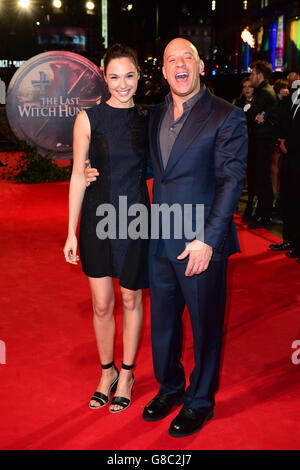 GAL Gadot et vin Diesel participant à la première de Last Witch Hunter, tenue à Empire Leicester Square, Londres. APPUYEZ SUR ASSOCIATION photo. Date de la photo: Lundi 19 octobre 2015. Le crédit photo devrait se lire comme suit : Ian West/PA Wire Banque D'Images