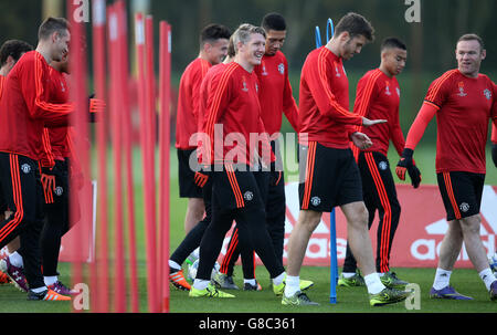 Bastian Schweinsteiger (centre) de Manchester United lors d'une séance d'entraînement au terrain d'entraînement de Carrington, à Manchester. Banque D'Images