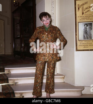 La chanteuse et actrice américaine Judy Garland photographiée à Londres où elle est actuellement présente. Banque D'Images