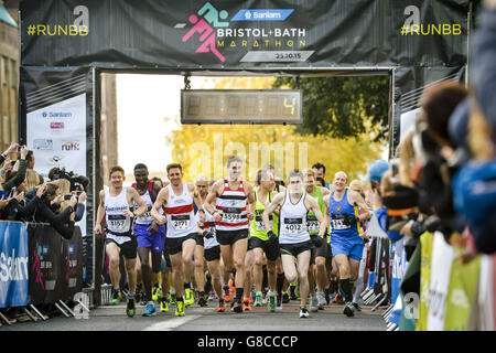 Les coureurs ont commencé la ligne de départ dans le centre de Bristol pour participer au premier marathon de Bristol & Bath. Banque D'Images