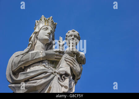 Statue de Marie et l'enfant à l'abbaye Keizersberg à Leuven, Belgique Banque D'Images