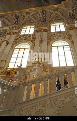 Escalier principal dans le palais d'hiver, St Petersbourg, Russie. Banque D'Images
