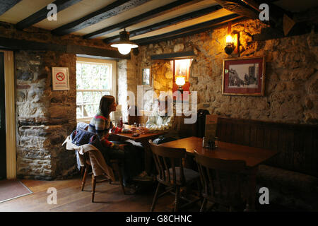 Pubs d'Oxford. La Taverne du gazon est un 14e siècle pub appuyé contre l'un des rares bits restants du mur de la ville. Banque D'Images