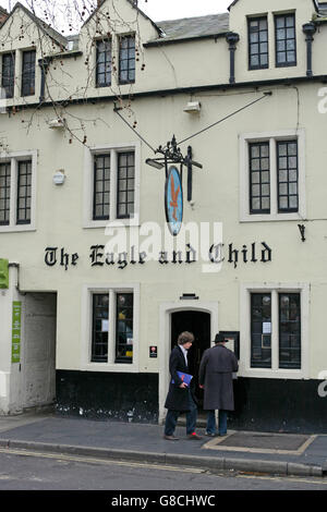 Oxford pubs, de l'aigle et l'enfant sur St. Giles était le repaire des J R R Tolkien et C S Lewis et d'autres membres de l'Inklings Banque D'Images