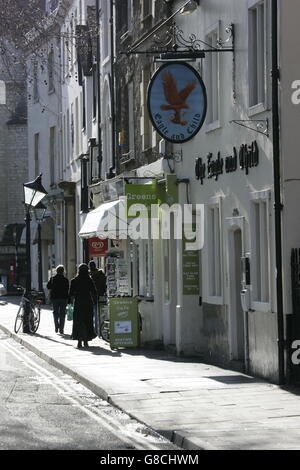 Oxford pubs, de l'aigle et l'enfant sur St. Giles était le repaire des J R R Tolkien et C S Lewis et d'autres membres de l'Inklings Banque D'Images