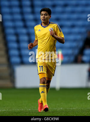 Football - UEFA Euro moins de 21 - qualification - Groupe neuf - Angleterre / Kazakhstan - Ricoh Arena. Yerkebulan Tungyshbayev, Kazakhstan Banque D'Images