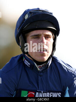 Jockey Harry Skelton à l'hippodrome de Worcester. APPUYEZ SUR ASSOCIATION photo. Date de la photo: Jeudi 8 octobre 2015. Voir PA Story RACING Worcester. Le crédit photo devrait se lire comme suit : Simon Cooper/PA Wire. Banque D'Images