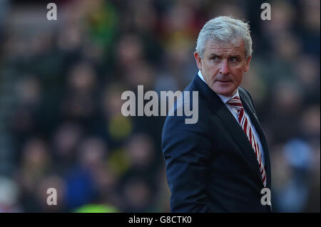 Mark Hughes, directeur de la ville de Stoke, lors du match de la Barclays Premier League au Britannia Stadium, Stoke. APPUYEZ SUR ASSOCIATION photo. Date de la photo: Samedi 24 octobre 2015. Voir PA Story FOOTBALL Stoke. Le crédit photo devrait se lire comme suit : Dave Thompson/PA Wire. Banque D'Images