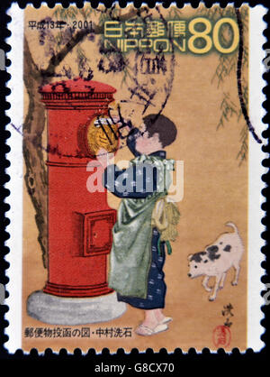 Japon - circa 2001 : timbre imprimé au Japon indique 'Depositing Mail' par Senseki Nakamura, vers 2001 Banque D'Images