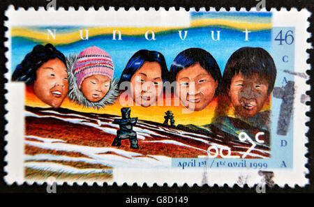 CANADA - VERS 1999 : timbres au Canada montre création du territoire du Nunavut, vers 1999 Banque D'Images