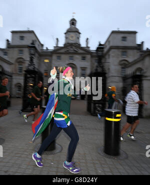 Rugby Union - équipe gagnante de la coupe du monde de l'Afrique du Sud 1995 - Jog the Memory Run - Trafalgar Square.Les fans d'Afrique du Sud pendant le Jog the Memory, course de trois kilomètres de Trafalgar Square, Londres. Banque D'Images