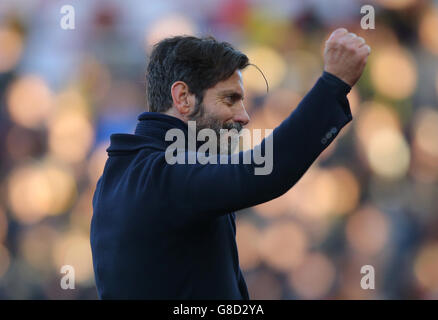 Quique Sanchez Flores, directeur de Watford, célèbre lors du dernier coup de sifflet lors du match de la Barclays Premier League au Britannia Stadium, Stoke. Banque D'Images