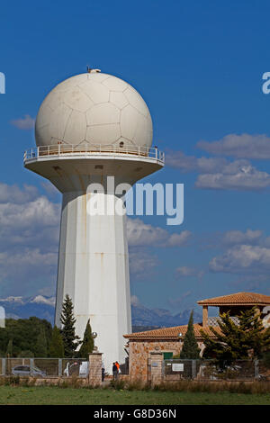 Radar des aéronefs, situé près de l'aéroport de Palma de Majorque dans les îles Baléares. Capture le mouvement des avions. Banque D'Images