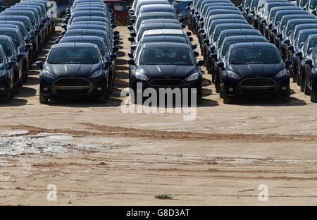 Le stock car pour être loués ou vendus. Dans la saison estivale, les voitures de location sont épuisés et un larg Banque D'Images