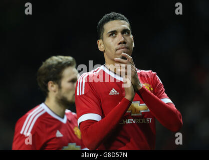 Football - Capital One Cup - quatrième tour - Manchester United / Middlesbrough - Old Trafford.Chris Smalling de Manchester United semble abattu à la fin du match contre Middlesbrough Banque D'Images